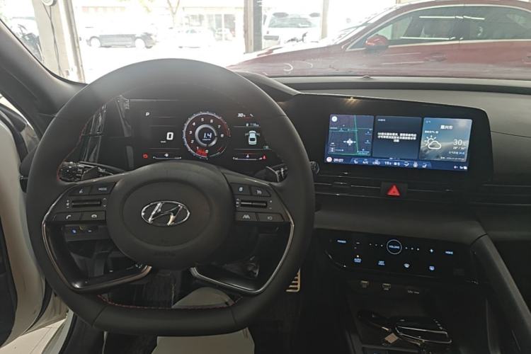 Used Hyundai Elantra 2021 240TGDi DCT LUX Prestige Edition Center Console