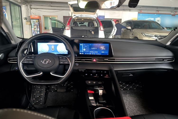 Used Hyundai Elantra 2021 1.5L CVT TOP Flagship Edition Center Console