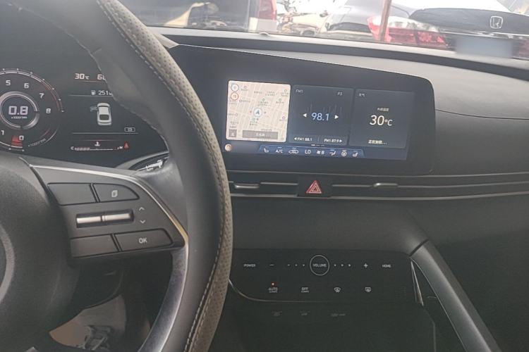 Used Hyundai Elantra 2021 1.5L CVT GLX Elite Edition Center Console