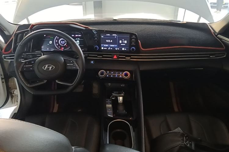 Used Hyundai Elantra 2021 1.5L CVT GLX Elite Edition Center Console