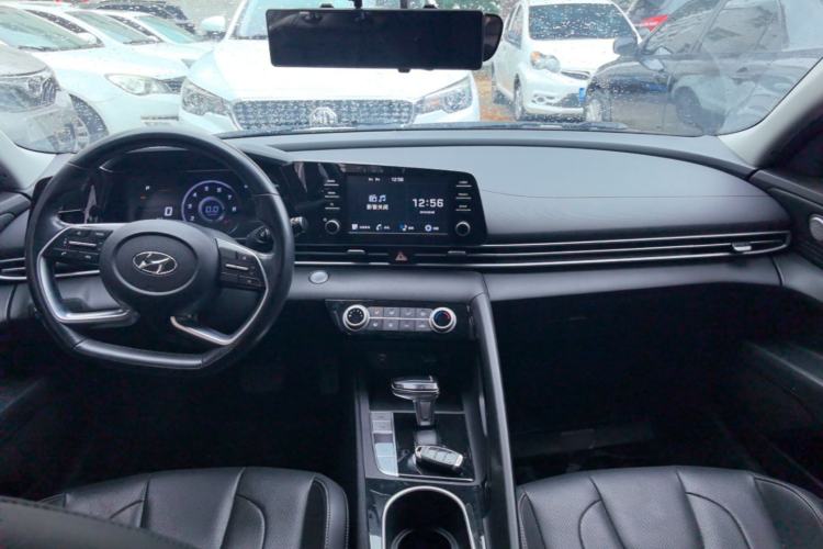 Used Hyundai Elantra 2021 1.5L CVT GLX Elite Edition Center Console