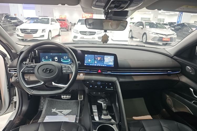 Used Hyundai Elantra 2021 1.5L CVT TOP Flagship Edition Center Console