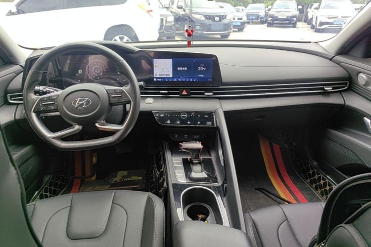 Used Hyundai Elantra 2021 1.5L CVT GLX Elite Edition Center Console
