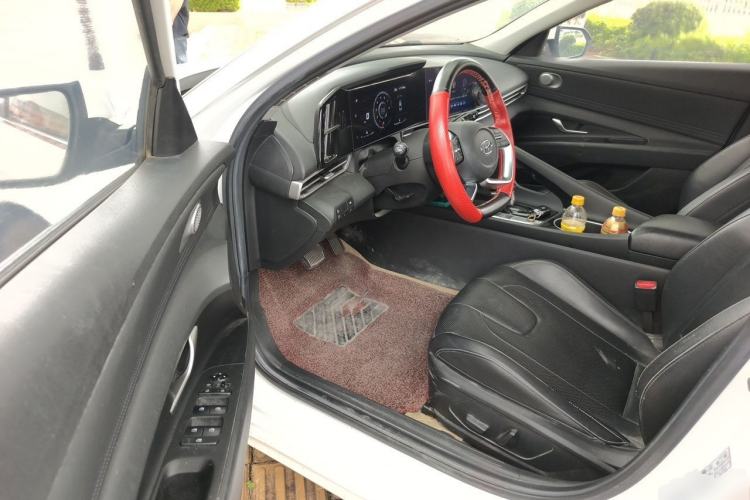 Used Hyundai Elantra 2021 1.5L CVT LUX Prestige Edition Driver Seat