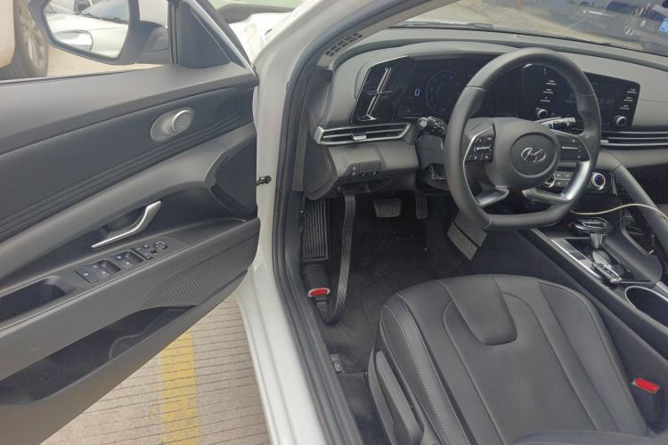 Used Hyundai Elantra 2021 1.5L CVT GLX Elite Edition Driver Seat