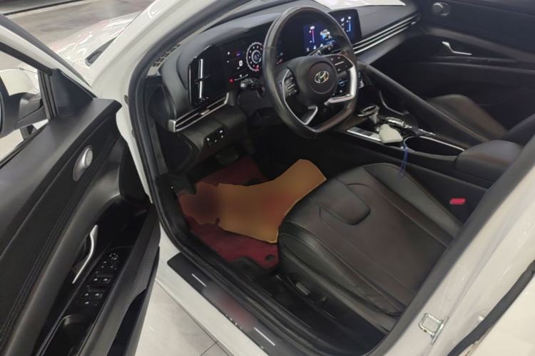 Used Hyundai Elantra 2021 1.5L CVT LUX Prestige Edition Driver Seat