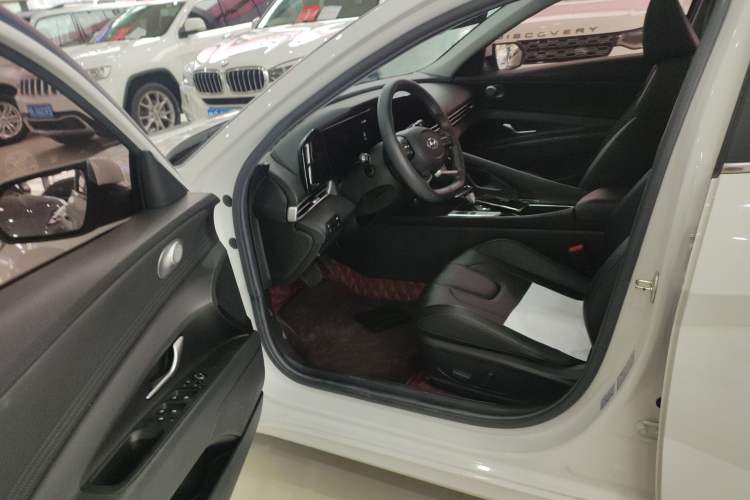 Used Hyundai Elantra 2021 1.5L CVT LUX Prestige Edition Driver Seat