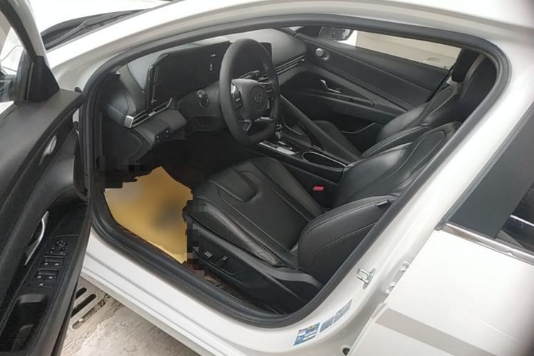 Used Hyundai Elantra 2021 1.5L CVT LUX Prestige Edition Driver Seat