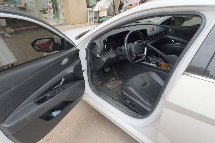 Used Hyundai Elantra 2021 1.5L CVT LUX Prestige Edition Driver Seat