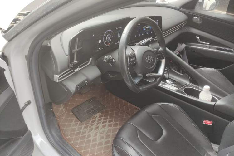Used Hyundai Elantra 2021 1.5L CVT LUX Prestige Edition Driver Seat