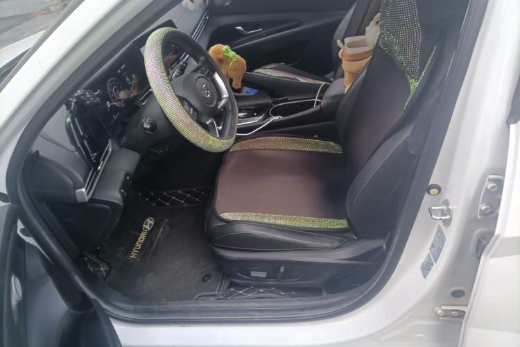 Used Hyundai Elantra 2021 1.5L CVT LUX Prestige Edition Driver Seat