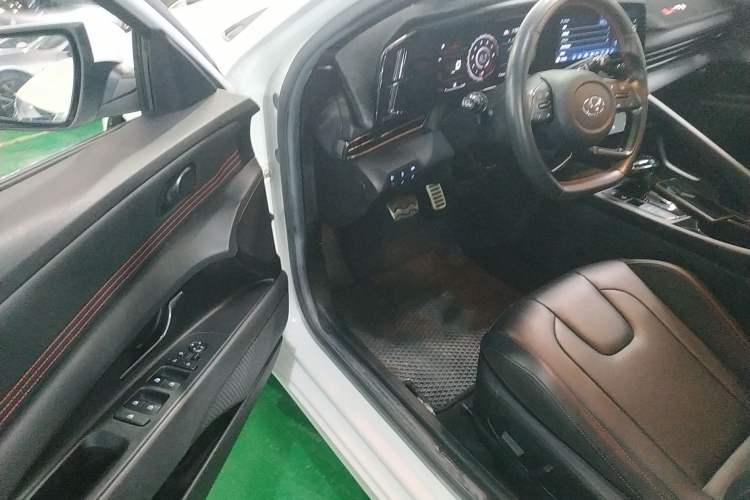 Used Hyundai Elantra 2021 240TGDi DCT LUX Prestige Edition Driver Seat
