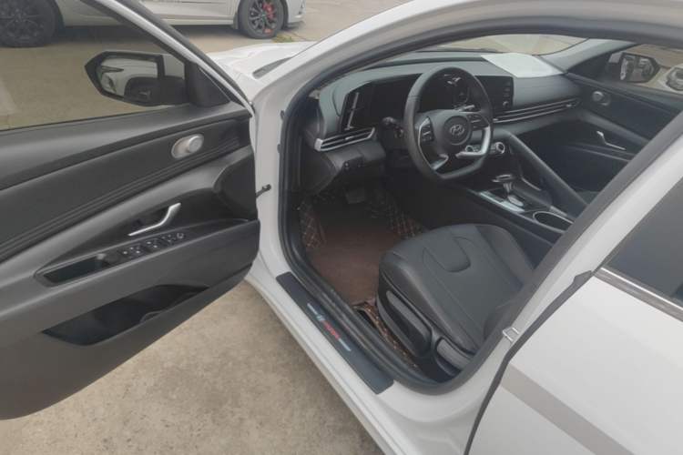 Used Hyundai Elantra 2021 1.5L CVT GLX Elite Edition Driver Seat