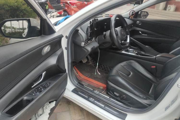 Used Hyundai Elantra 2021 1.5L CVT LUX Prestige Edition Driver Seat