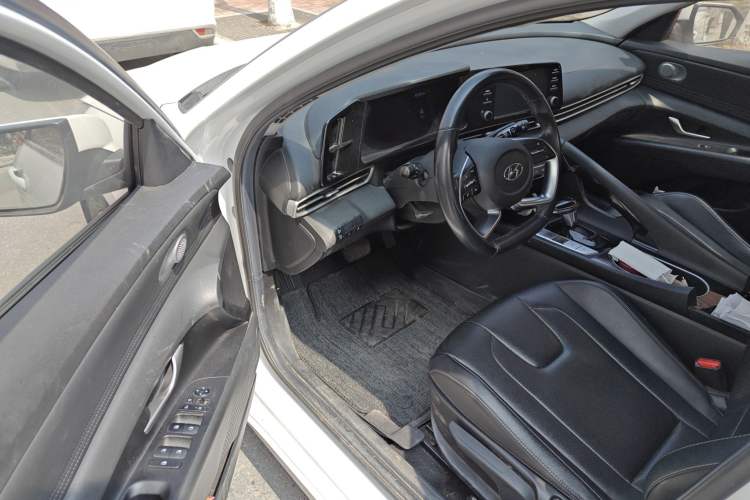 Used Hyundai Elantra 2021 1.5L CVT GLX Elite Edition Driver Seat