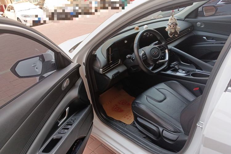 Used Hyundai Elantra 2021 1.5L CVT LUX Prestige Edition Driver Seat