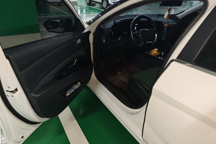 Used Hyundai Elantra 2021 1.5L CVT LUX Prestige Edition Driver Seat