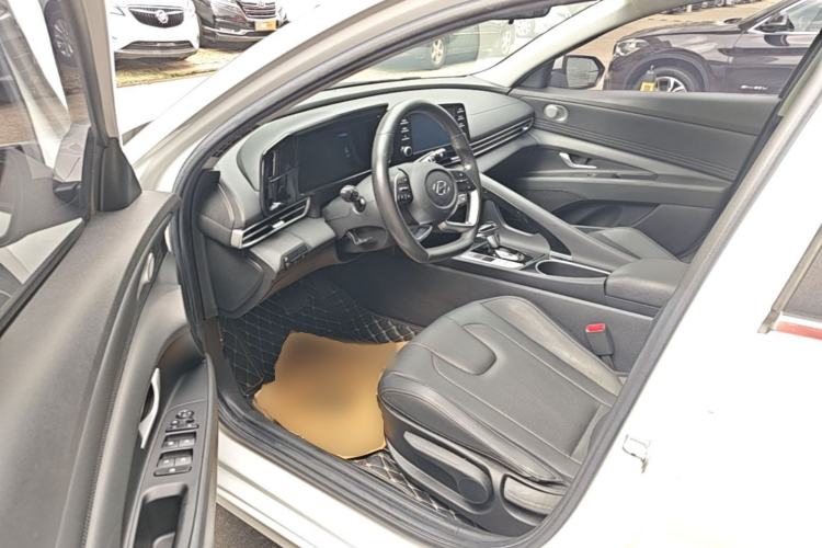 Used Hyundai Elantra 2021 1.5L CVT GLX Elite Edition Driver Seat