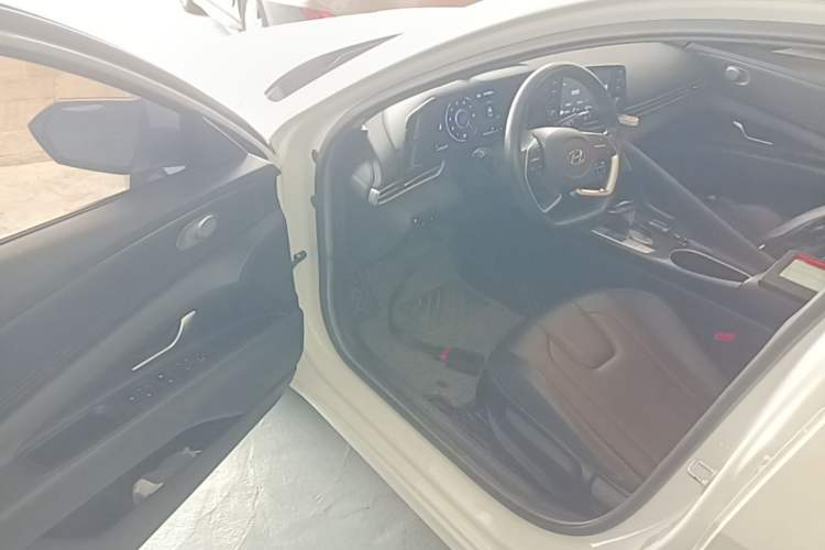 Used Hyundai Elantra 2021 1.5L CVT GLX Elite Edition Driver Seat