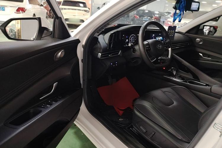Used Hyundai Elantra 2021 1.5L CVT LUX Prestige Edition Driver Seat