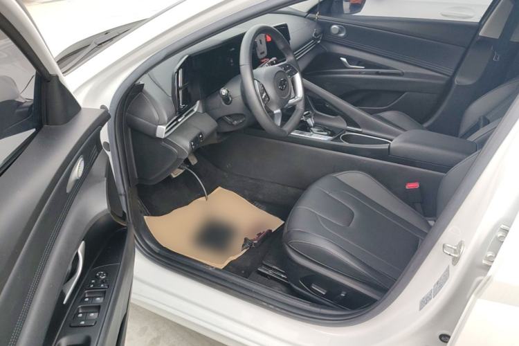 Used Hyundai Elantra 2021 1.5L CVT LUX Prestige Edition Driver Seat