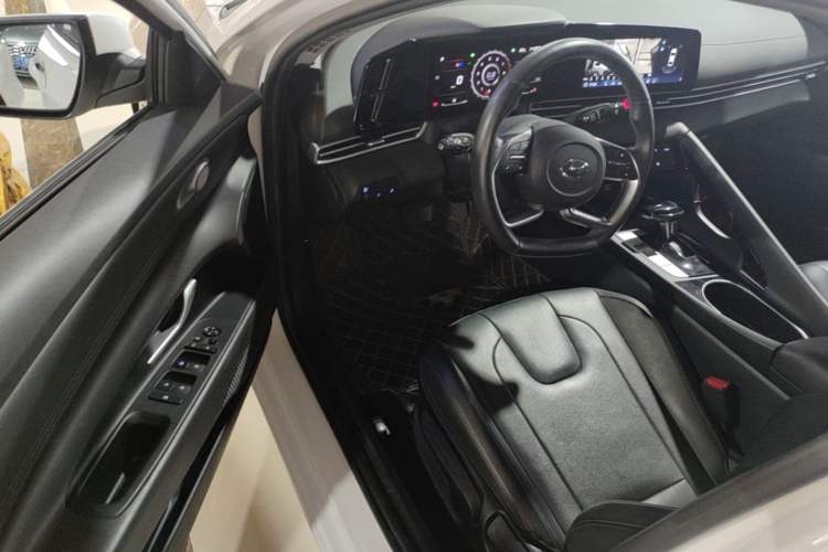 Used Hyundai Elantra 2021 1.5L CVT GLX Elite Edition Driver Seat