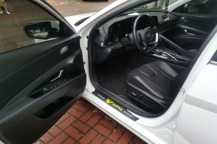 Used Hyundai Elantra 2021 1.5L CVT LUX Prestige Edition Driver Seat
