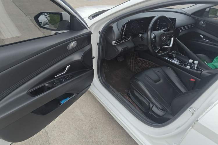 Used Hyundai Elantra 2021 1.5L CVT GLX Elite Edition Driver Seat