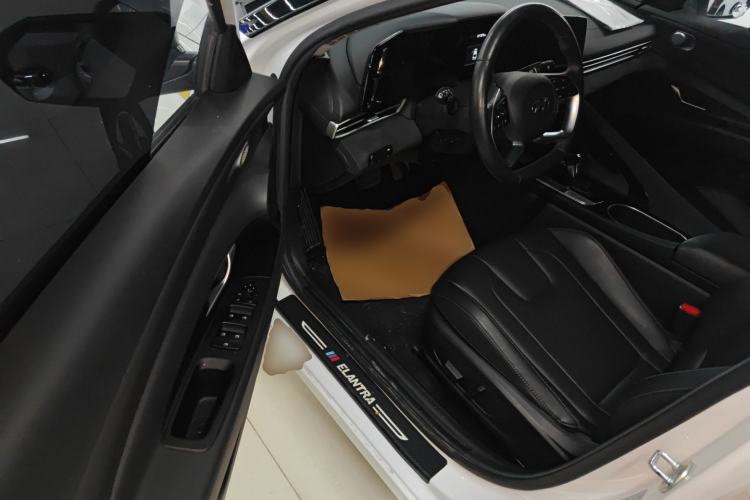 Used Hyundai Elantra 2021 1.5L CVT LUX Prestige Edition Driver Seat