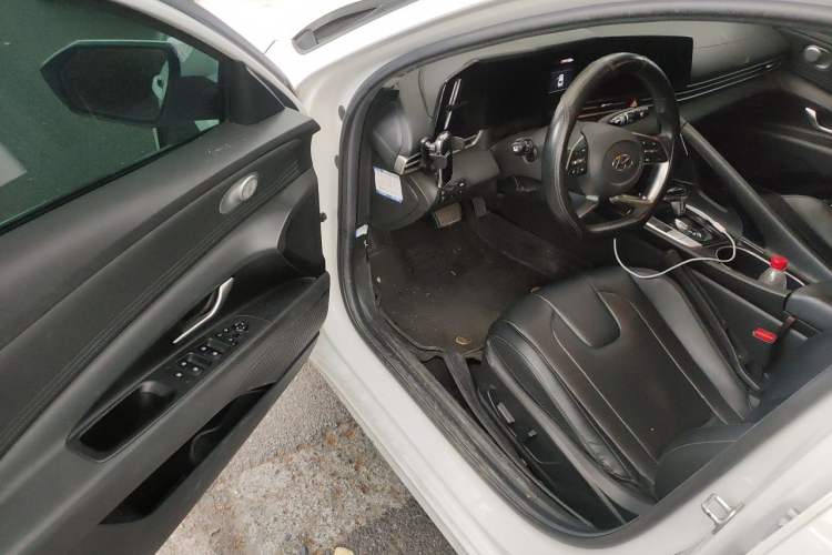 Used Hyundai Elantra 2021 1.5L CVT LUX Prestige Edition Driver Seat