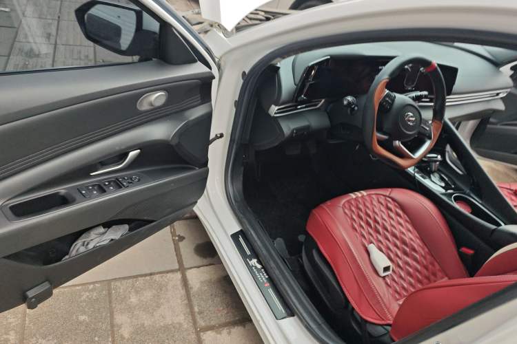 Used Hyundai Elantra 2021 1.5L CVT LUX Prestige Edition Driver Seat
