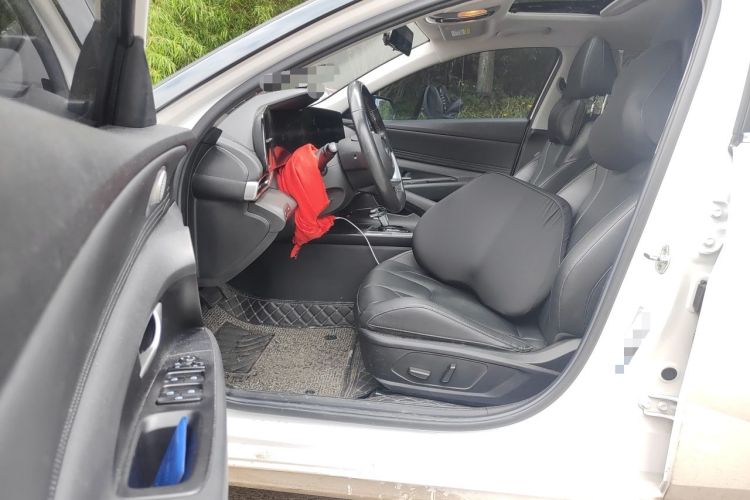 Used Hyundai Elantra 2021 1.5L CVT LUX Prestige Edition Driver Seat
