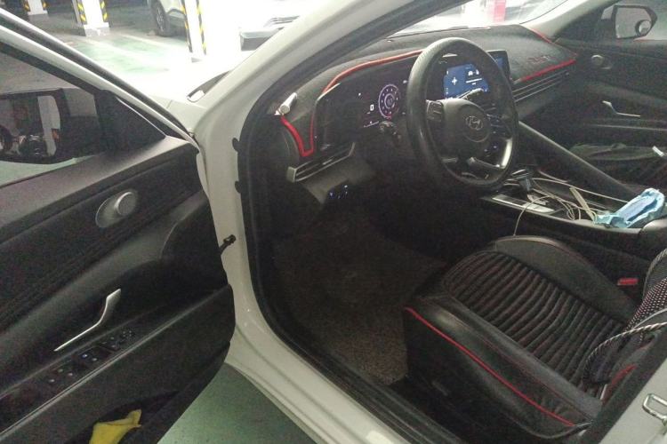 Used Hyundai Elantra 2021 1.5L CVT LUX Prestige Edition Driver Seat