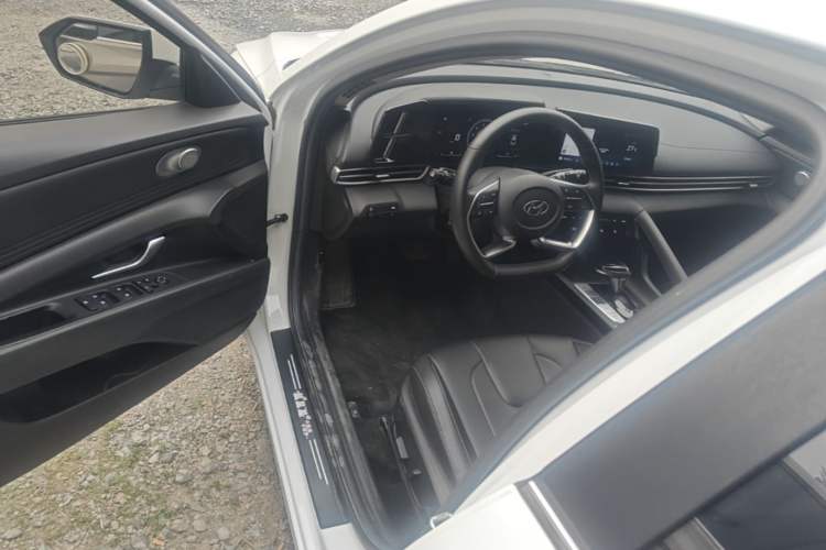 Used Hyundai Elantra 2021 1.5L CVT LUX Prestige Edition Driver Seat