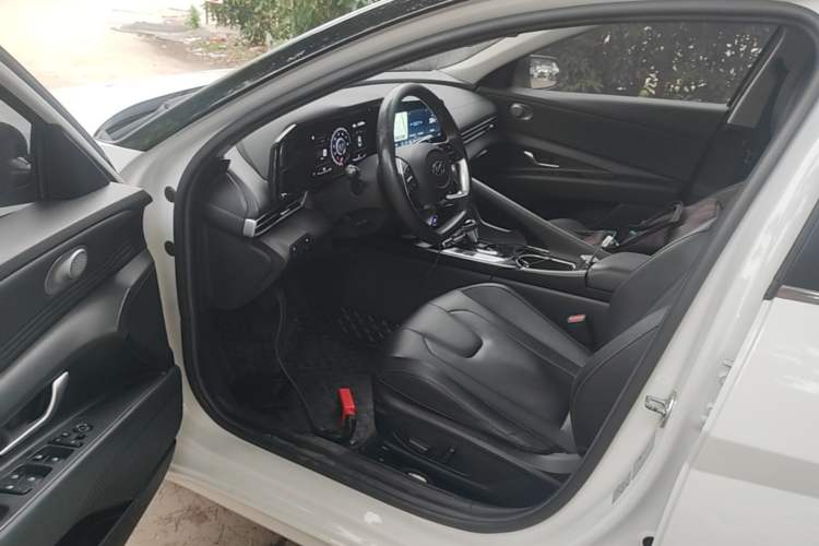 Used Hyundai Elantra 2021 1.5L CVT LUX Prestige Edition Driver Seat
