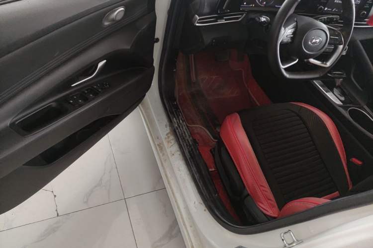 Used Hyundai Elantra 2021 1.5L CVT GLX Elite Edition Driver Seat