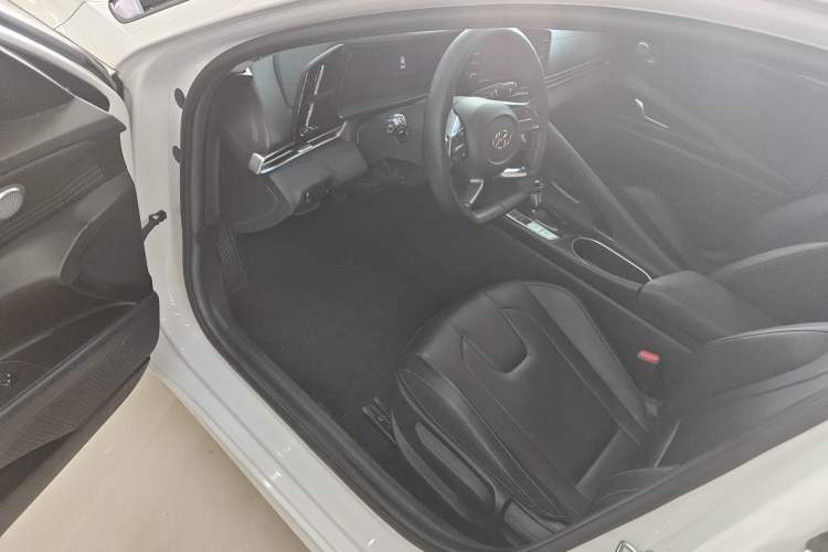 Used Hyundai Elantra 2021 1.5L CVT GLX Elite Edition Driver Seat