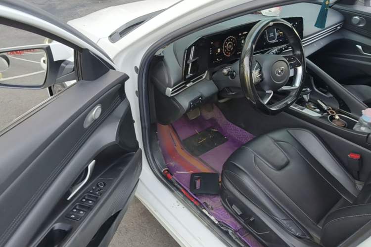 Used Hyundai Elantra 2021 1.5L CVT LUX Prestige Edition Driver Seat