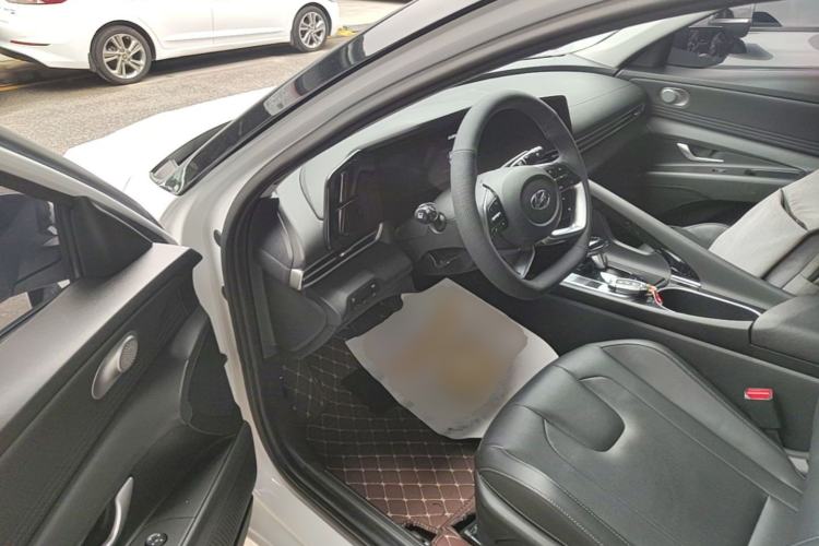 Used Hyundai Elantra 2021 1.5L CVT LUX Prestige Edition Driver Seat