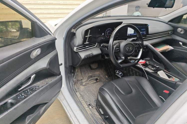 Used Hyundai Elantra 2021 1.5L CVT LUX Prestige Edition Driver Seat