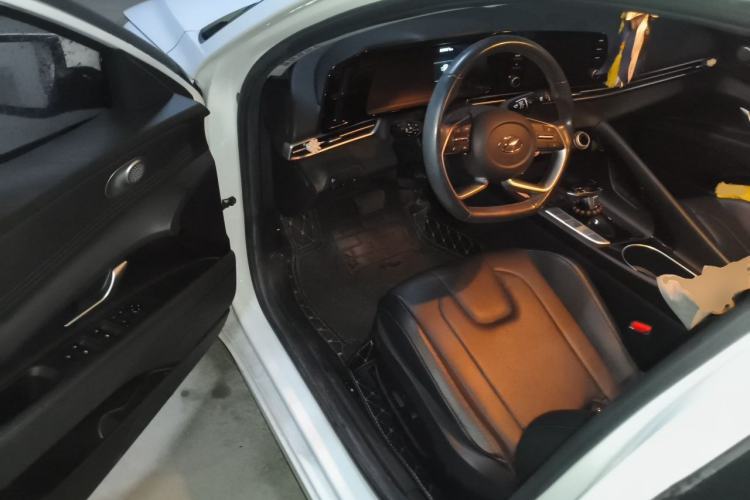 Used Hyundai Elantra 2021 1.5L CVT LUX Prestige Edition Driver Seat