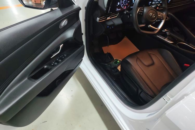 Used Hyundai Elantra 2021 1.5L CVT GLX Elite Edition Driver Seat