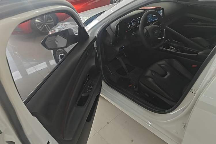 Used Hyundai Elantra 2021 240TGDi DCT LUX Prestige Edition Driver Seat