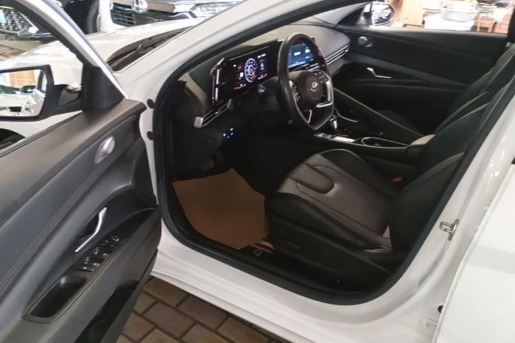 Used Hyundai Elantra 2021 1.5L CVT LUX Prestige Edition Driver Seat