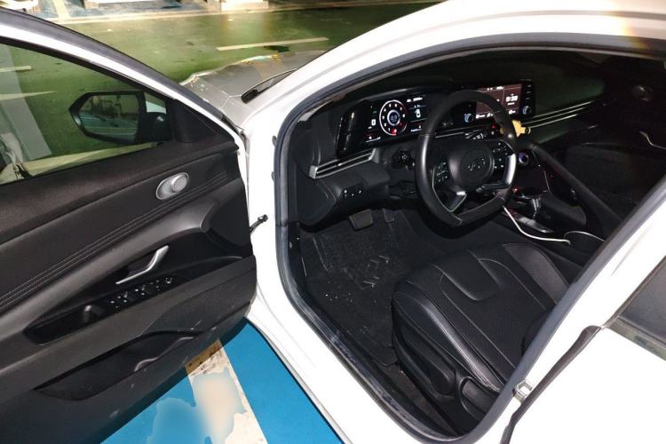 Used Hyundai Elantra 2021 1.5L CVT GLX Elite Edition Driver Seat