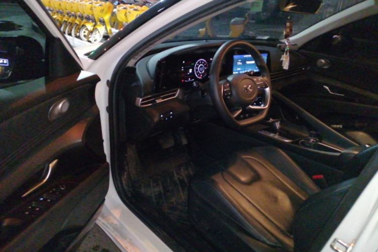 Used Hyundai Elantra 2021 1.5L CVT LUX Prestige Edition Driver Seat