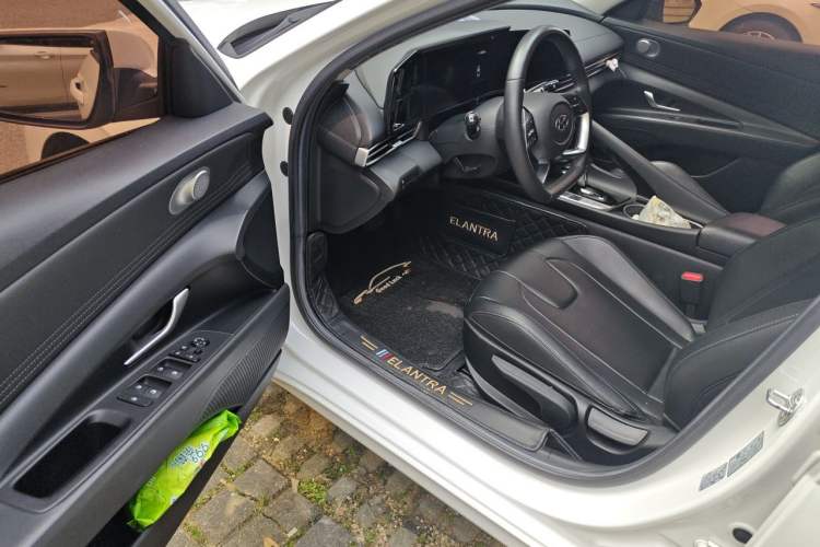 Used Hyundai Elantra 2021 1.5L CVT GLX Elite Edition Driver Seat