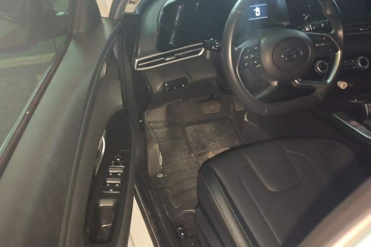 Used Hyundai Elantra 2021 1.5L CVT GLX Elite Edition Driver Seat
