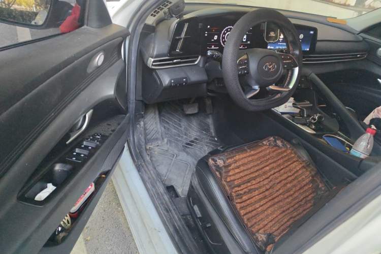 Used Hyundai Elantra 2021 1.5L CVT LUX Prestige Edition Driver Seat