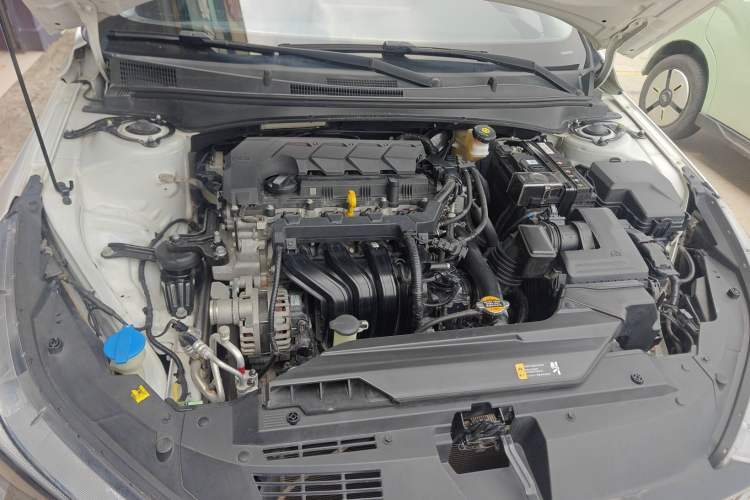 Used Hyundai Elantra 2021 1.5L CVT GLX Elite Edition Engine Bay